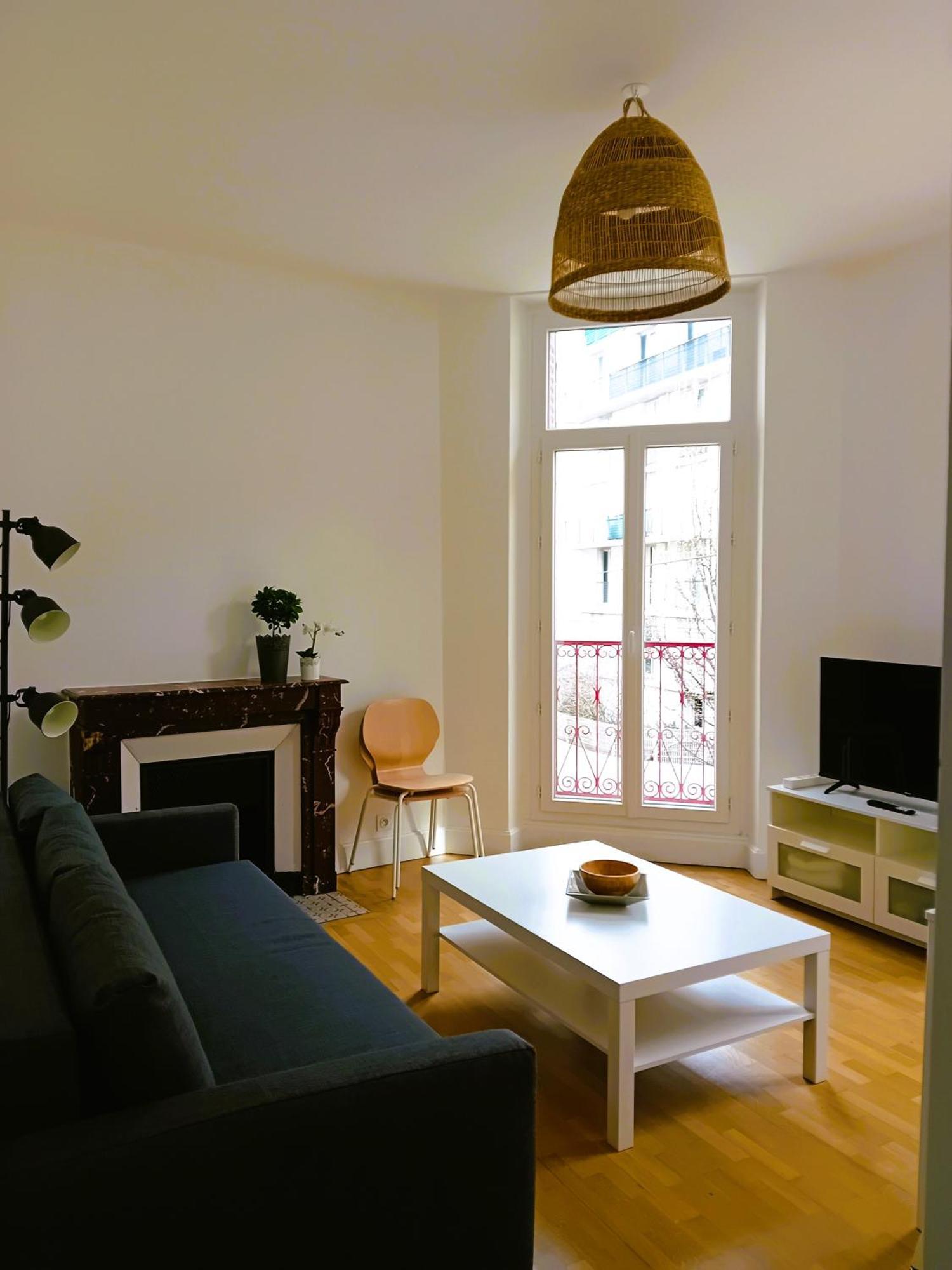 102 - Appart Renove Avec Grand Salon Et 1 Chambre - Tram Et Clinique Mutualiste A 1 Min Grenoble Exterior foto